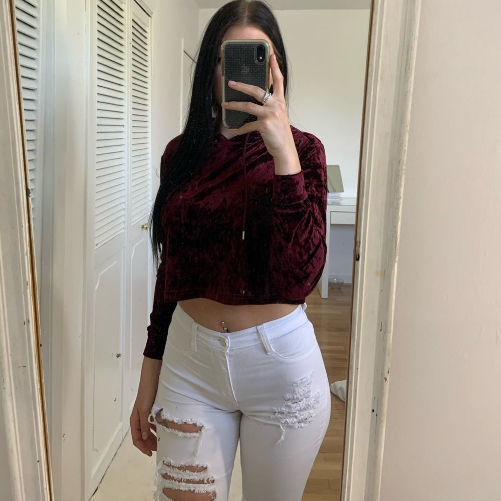 ⭐️Forever 21 burgundy soft velour cropped hooded sweater